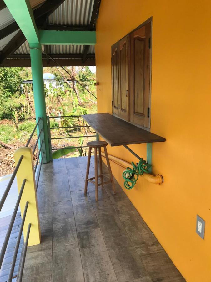 ホテル La Casa Naranja Brig Bay エクステリア 写真