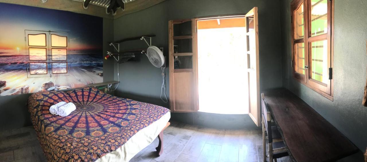 ホテル La Casa Naranja Brig Bay エクステリア 写真