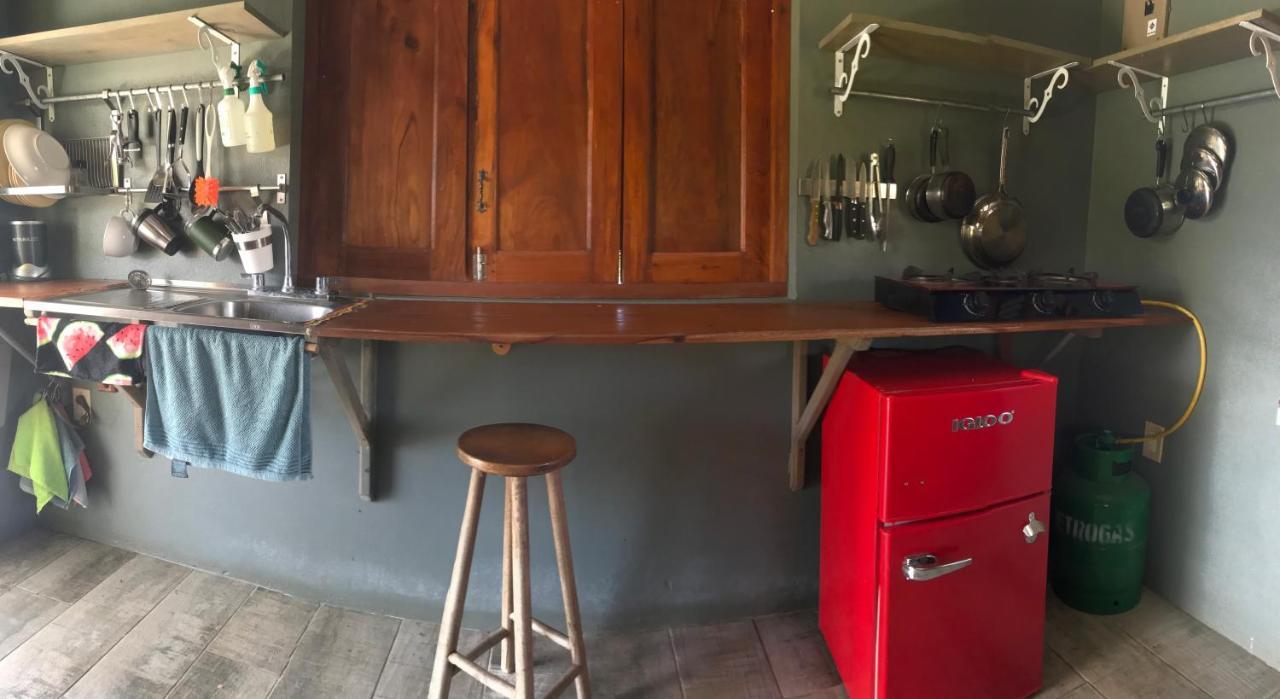 ホテル La Casa Naranja Brig Bay エクステリア 写真